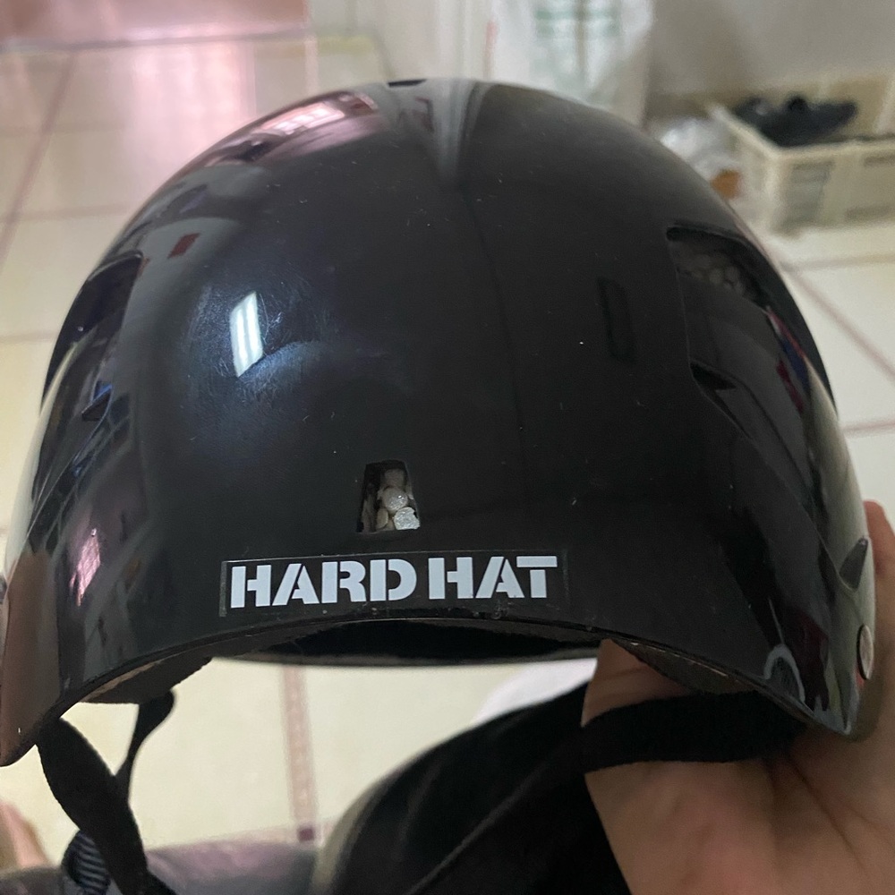 Like new, all black helmet. Size M.